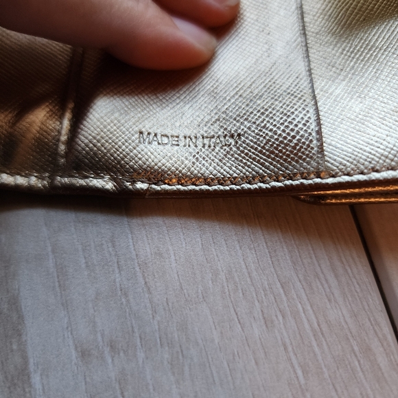 Used‎ Prada gold wallet with COA - Picture 10 of 16